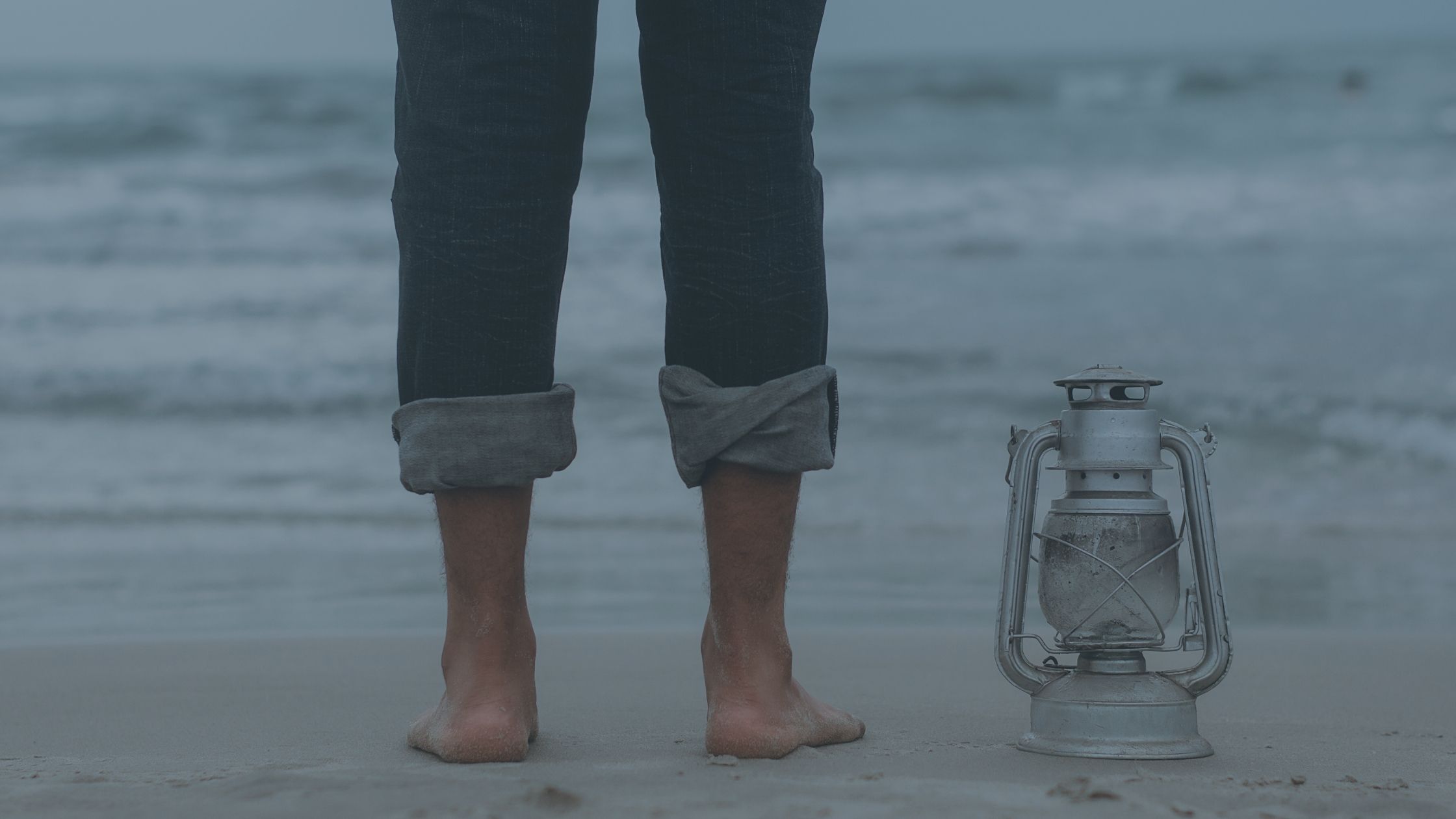 Take care of your Feet, Ocean, Sand, Lantern, Jeans rolled up